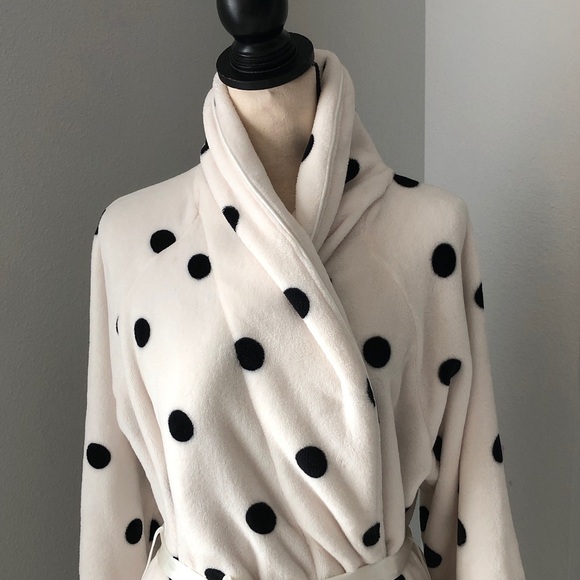VICTORIAS SECRET Cozy Short Plush Robe in a white and black polka dots | M/L - Picture 4 of 12